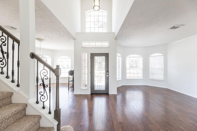 Building Photo - 15422 Downford Dr