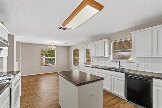 Building Photo - 1612 Rossport Bend