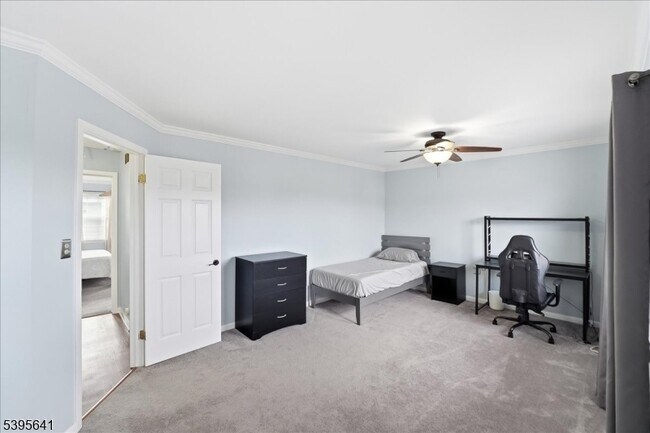 Building Photo - 2606 Trafalgar Square