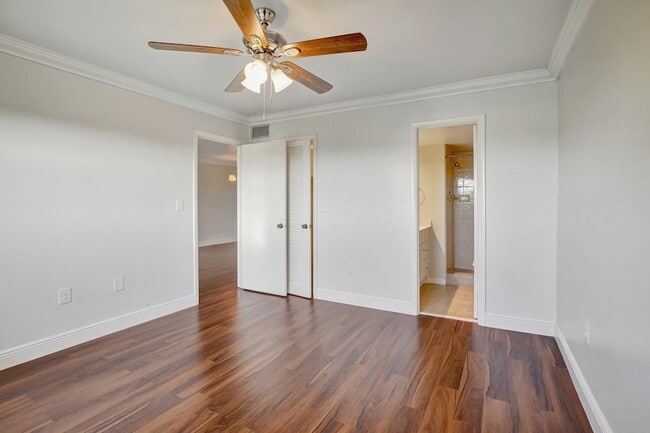 Building Photo - 8225 Sunrise Lakes Dr N