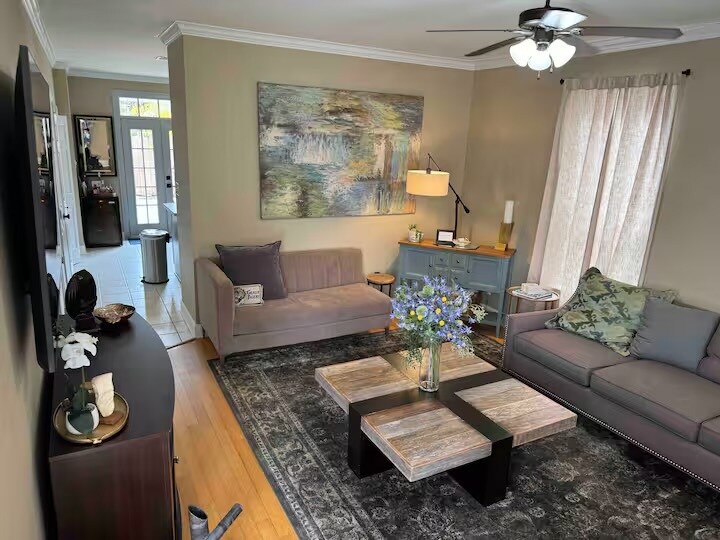 Building Photo - 2210 Christian St