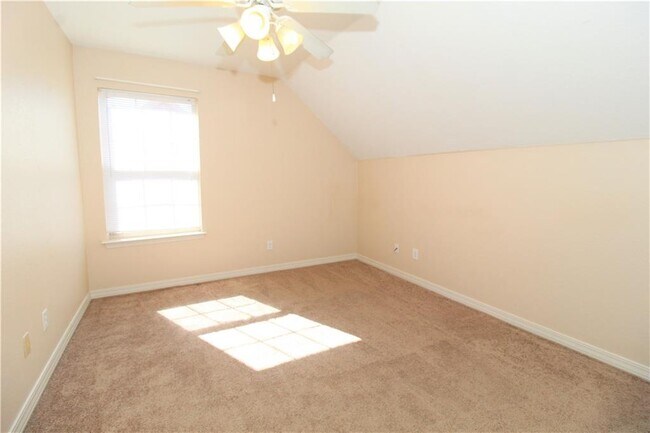 Building Photo - 2581 Bowman Dr