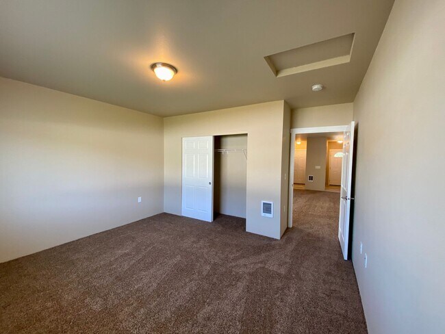 Building Photo - 5115 E Buckeye Ave