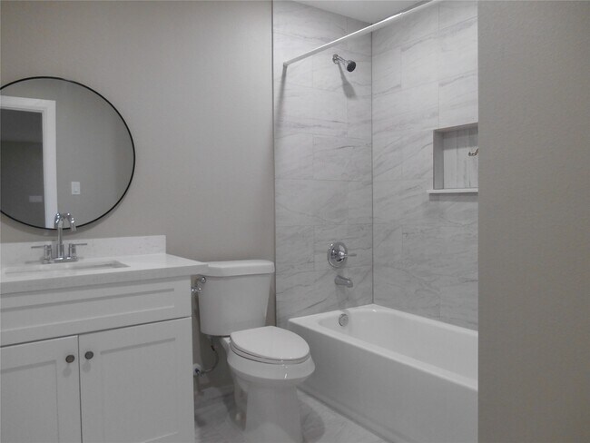 Building Photo - 1547 Greenfield Rd