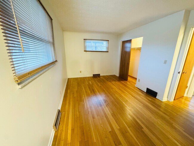 Building Photo - 1016 Lambeth Dr