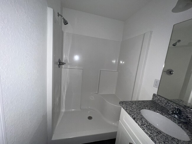 Building Photo - 9 Maple Dr