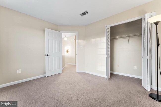 Building Photo - 731 Cedar Crest Dr