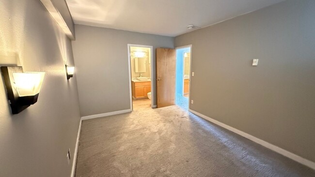 Building Photo - Updated 2BR Condo at Sky Terrace (Utilities Included!)