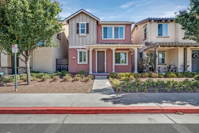 Building Photo - 210 Stratus Common