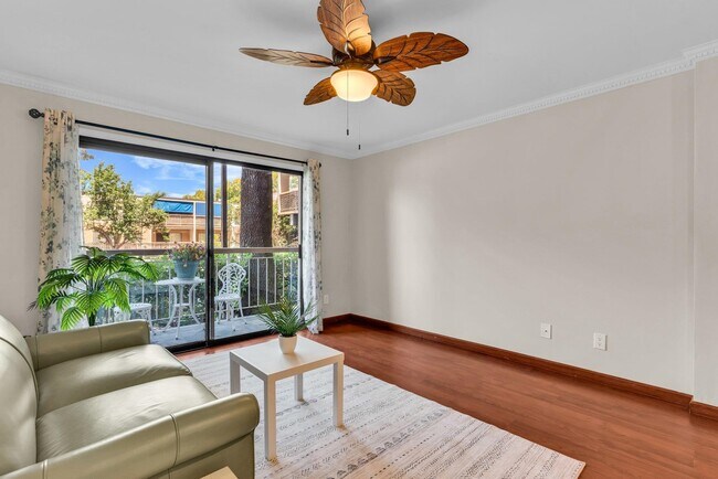 Building Photo - 470 N Civic Dr