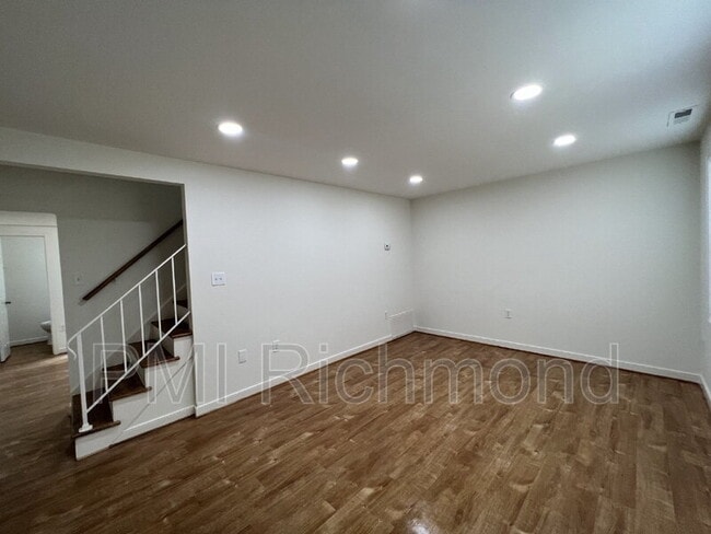 Building Photo - 307 Cedarwood Rd