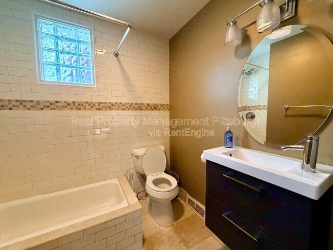 Building Photo - 1818 Kleber St