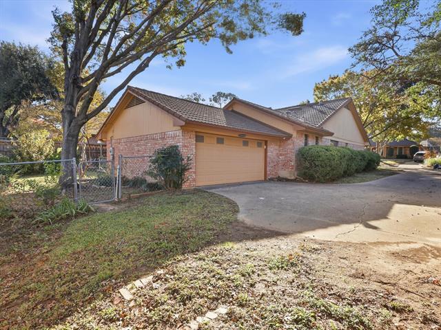 Building Photo - 1811 Briarcrest Ln