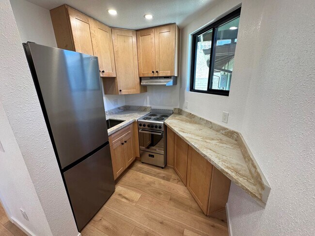 Building Photo - 8220 Edison Dr