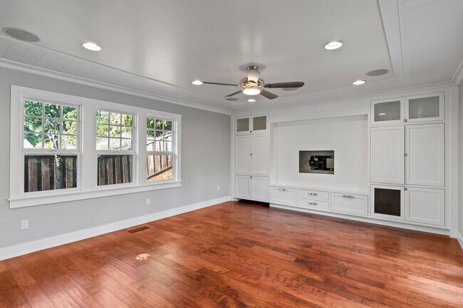 Building Photo - 335 Gil Blas Rd