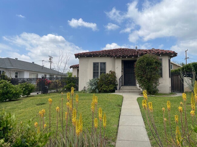 Building Photo - APT PRIMROSE