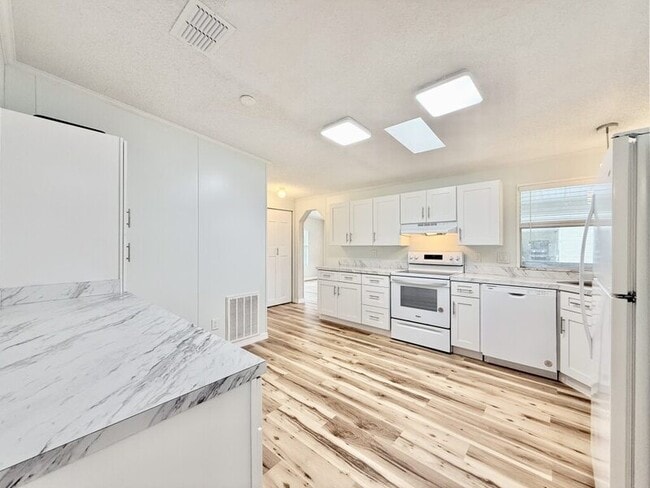 Building Photo - 43 Sargent St