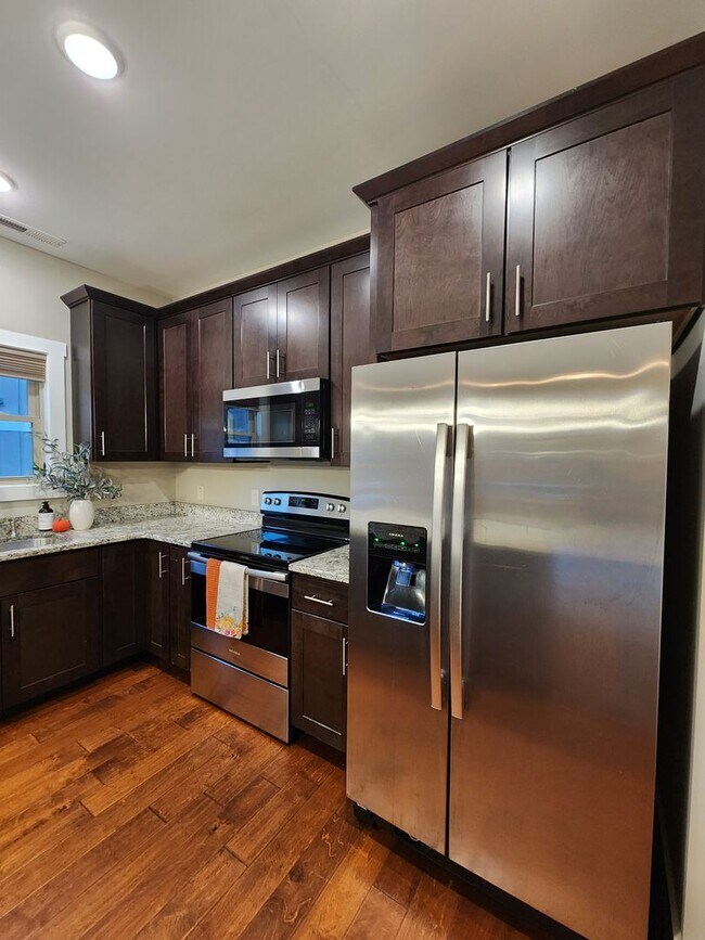 Building Photo - Arden Rental!