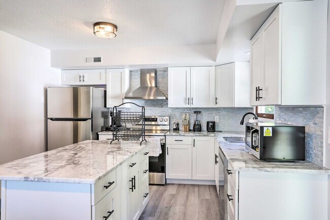 Building Photo - 6832 Woodmeadow Dr