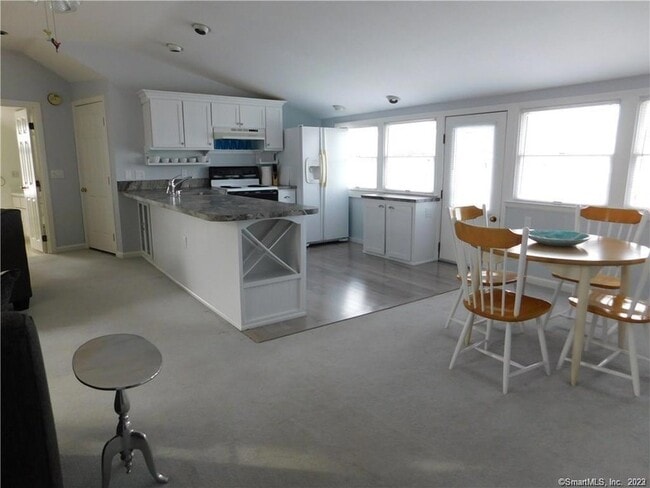 Building Photo - 14 Rocky Point Rd