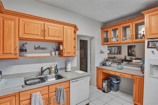 Building Photo - 10540 SW 154th Ct