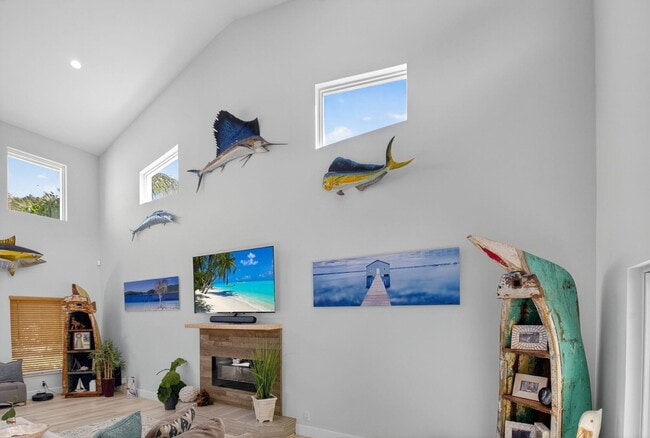 Building Photo - 6701 Hillside Ln