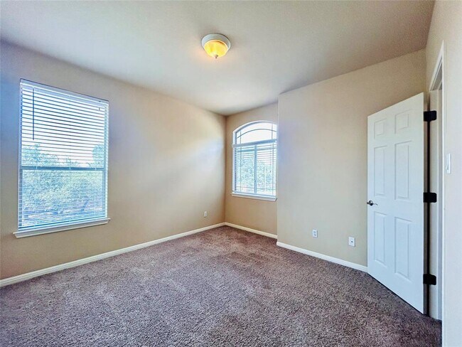 Building Photo - 2501 Farleigh Ln