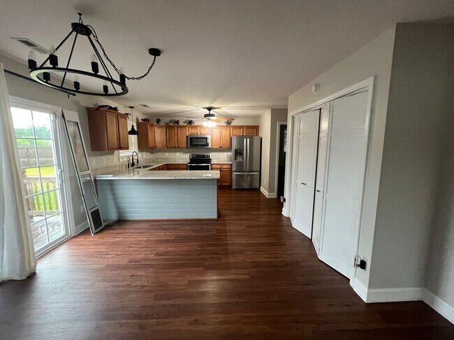 Building Photo - 314 Springcreek Ct