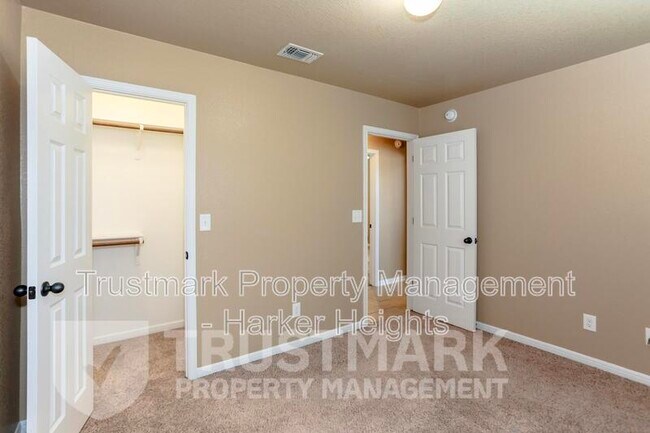 Building Photo - 200 W Little Dipper Dr
