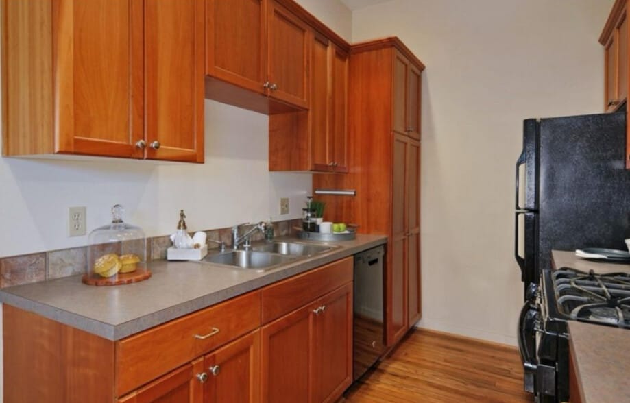 Kitchen - 1804 10th Ave W
