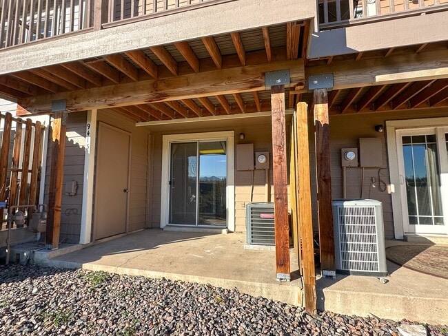 Building Photo - Beautiful TownHome Near Chatfield Reservoir