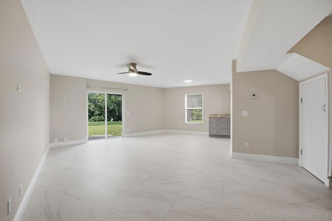 Building Photo - 1033 Goldenrod Rd