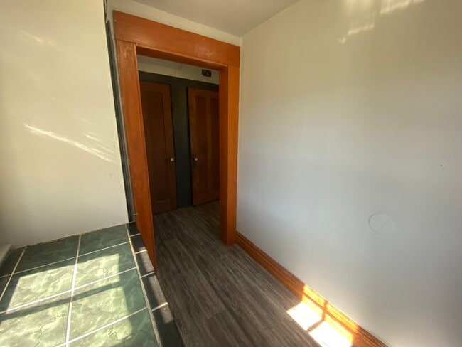 Building Photo - 7 W Conron Ave