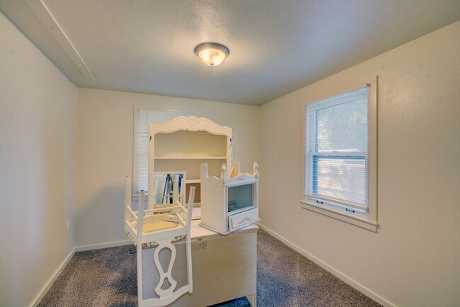 Building Photo - DU HOUSE FOR RENT