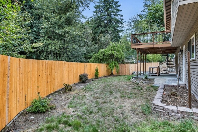 Building Photo - Three bedroom plus bonus room, and 2.5 bat...