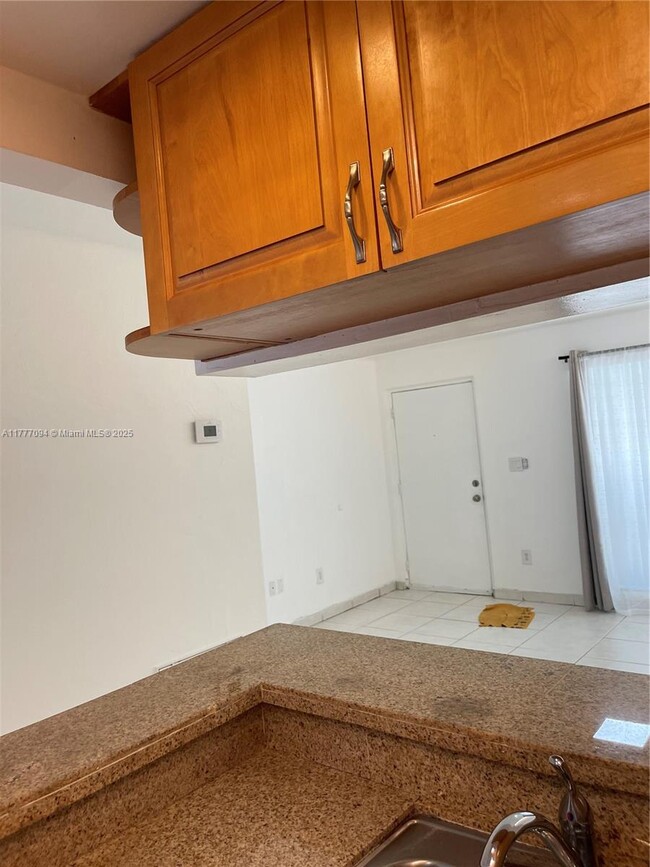 Building Photo - 10820 N Kendall Dr