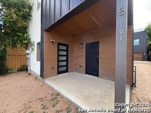 Building Photo - 2615 S Flores St