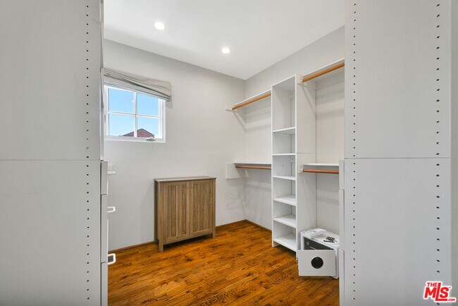 Building Photo - 1414 N Harper Ave