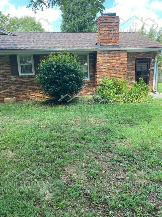 Building Photo - 209 Brentwood Cir