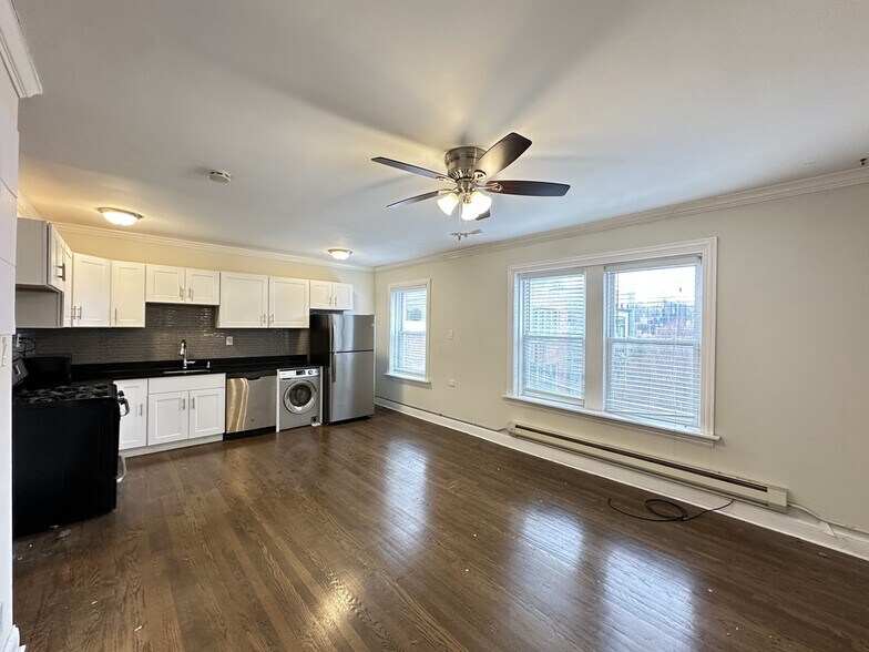 Building Photo - 2127 N Dayton St