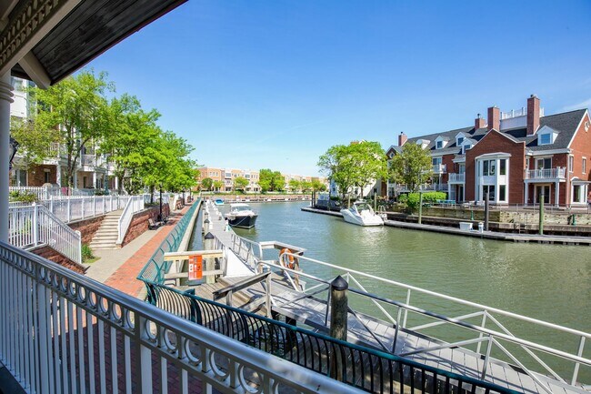 Building Photo - 15 FREEDOM Way