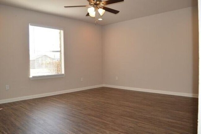 Building Photo - Two bedroom duplex for rent in Irving !