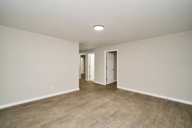 Building Photo - Move in Promo- $300 off First Month's Rent! Renovated 3BR Gem in Dora!