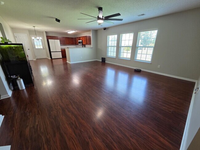 Building Photo - 208 Maypop Dr