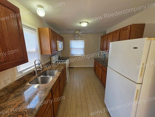 Building Photo - 2 bedroom home in South Hammond!