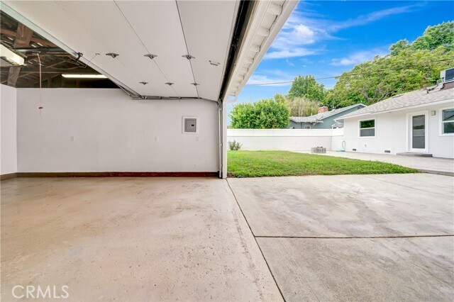 Building Photo - 4833 Longridge Ave