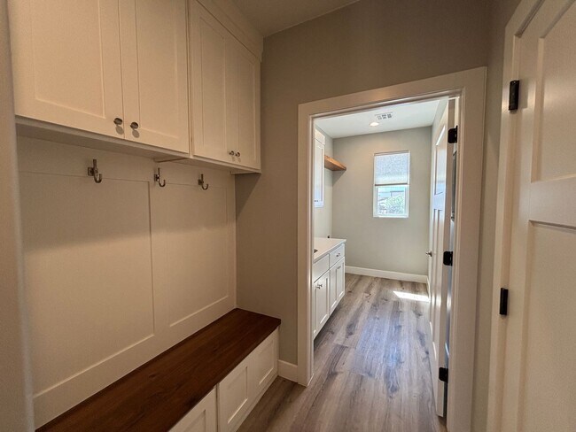 Building Photo - ADORABLE HOUSE FOR RENT IN HURRICANE
