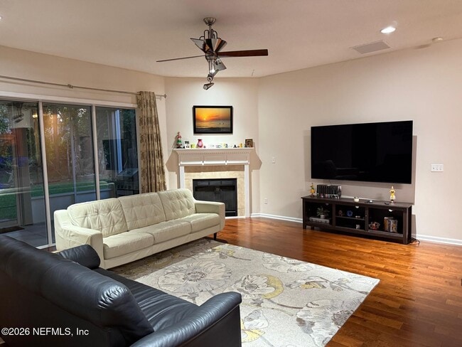 Building Photo - 2123 Thorn Hollow Ct