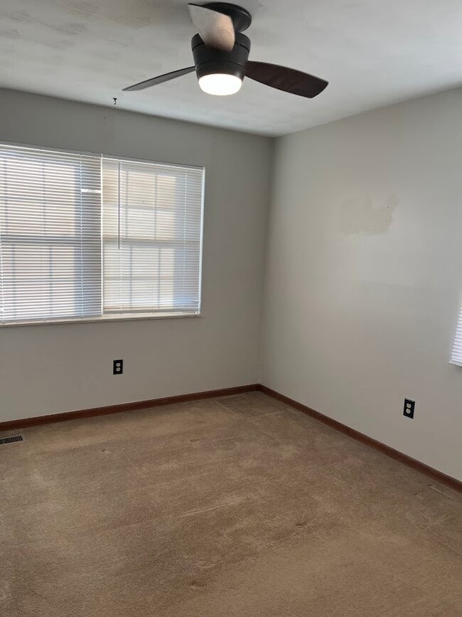 Building Photo - 550 Kitrina Ave