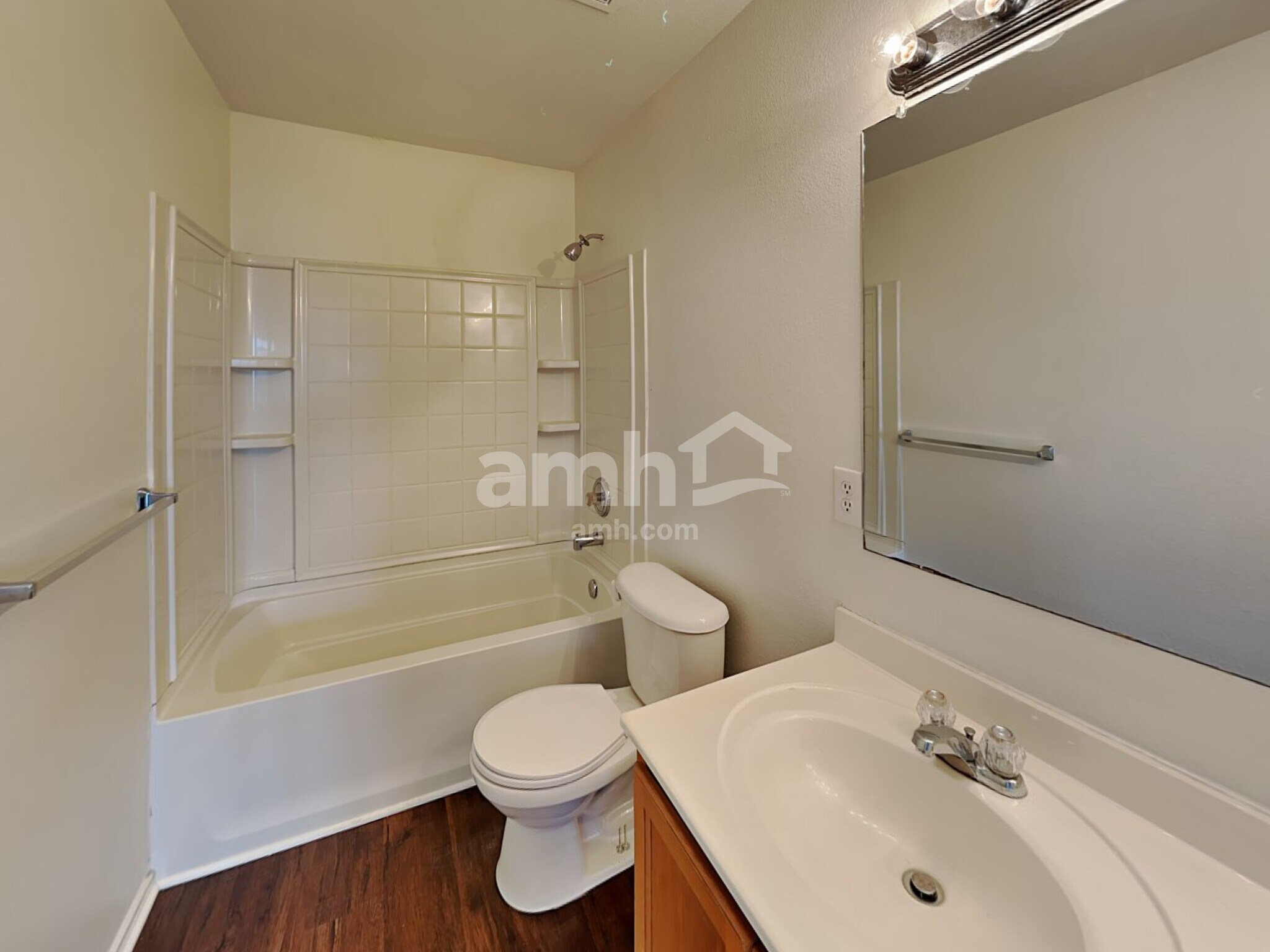 Building Photo - 1409 Laurel Ln